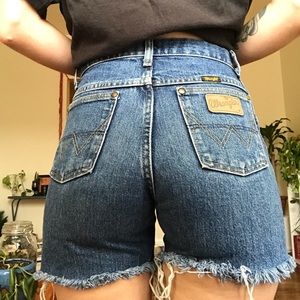 Wrangler Cut Off Shorts ☀️